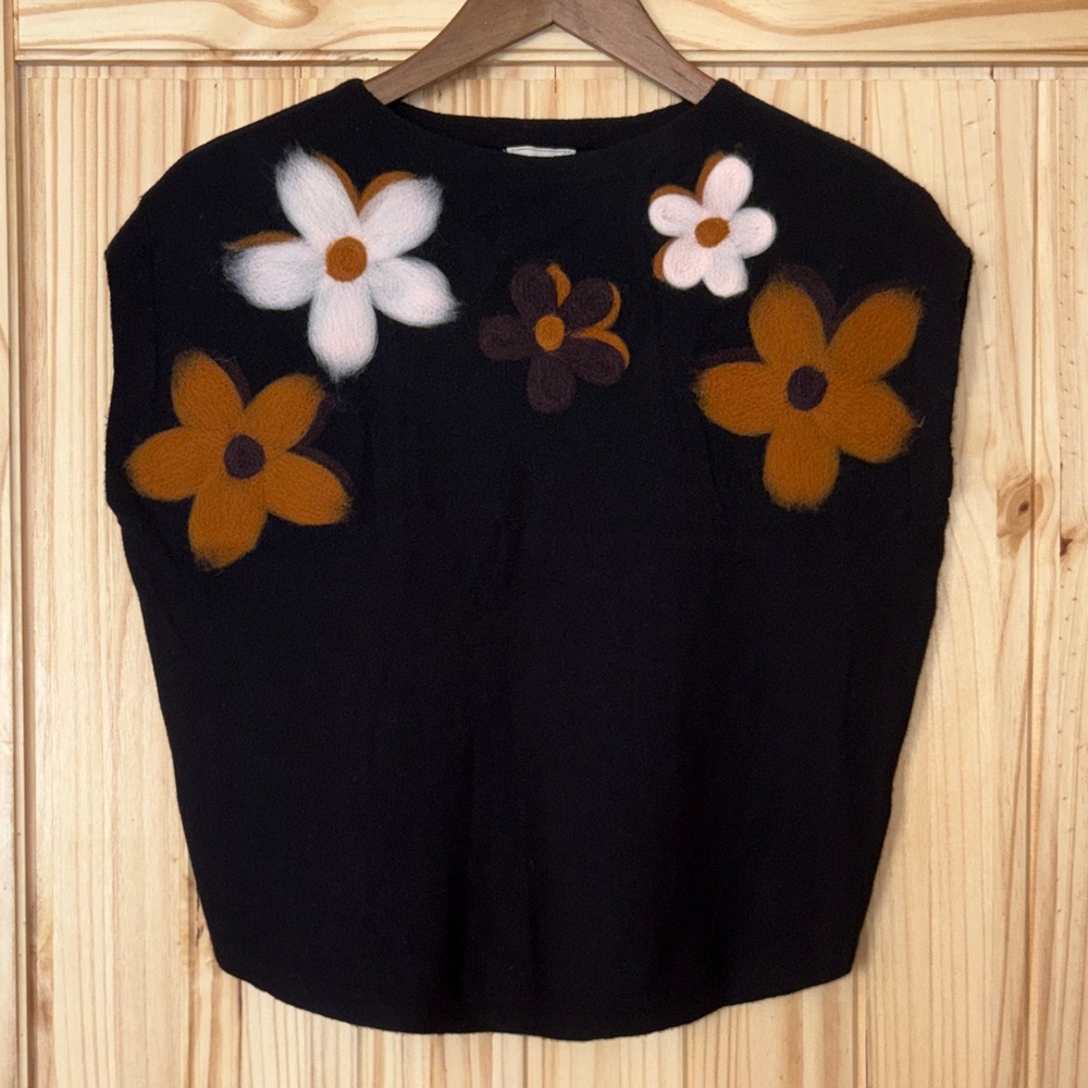 SIONI Black Floral Appliqué Sweater Vest